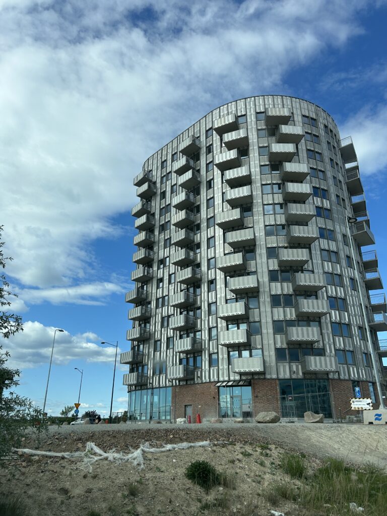 Våt nya boende. Hyreshuset Droppen i Malmö